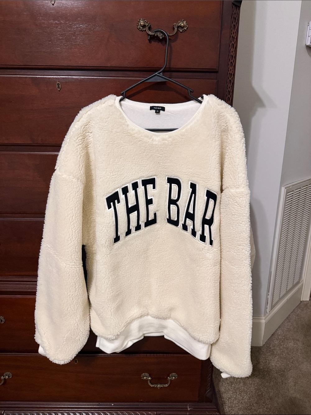 'THE BAR' GIGI SWEATSHIRT
